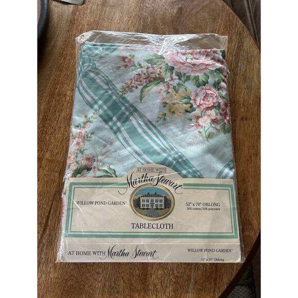 At Home With Martha Stewart Tablecloth “Willow Pond Garden” 52x70 Oblong - Picture 1 of 4